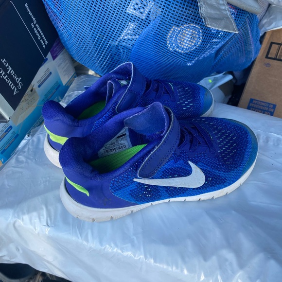 Nike 904259-400 Youth Boy’s Blue White Slip On Sneakers Size 1.5Y - Picture 6 of 12